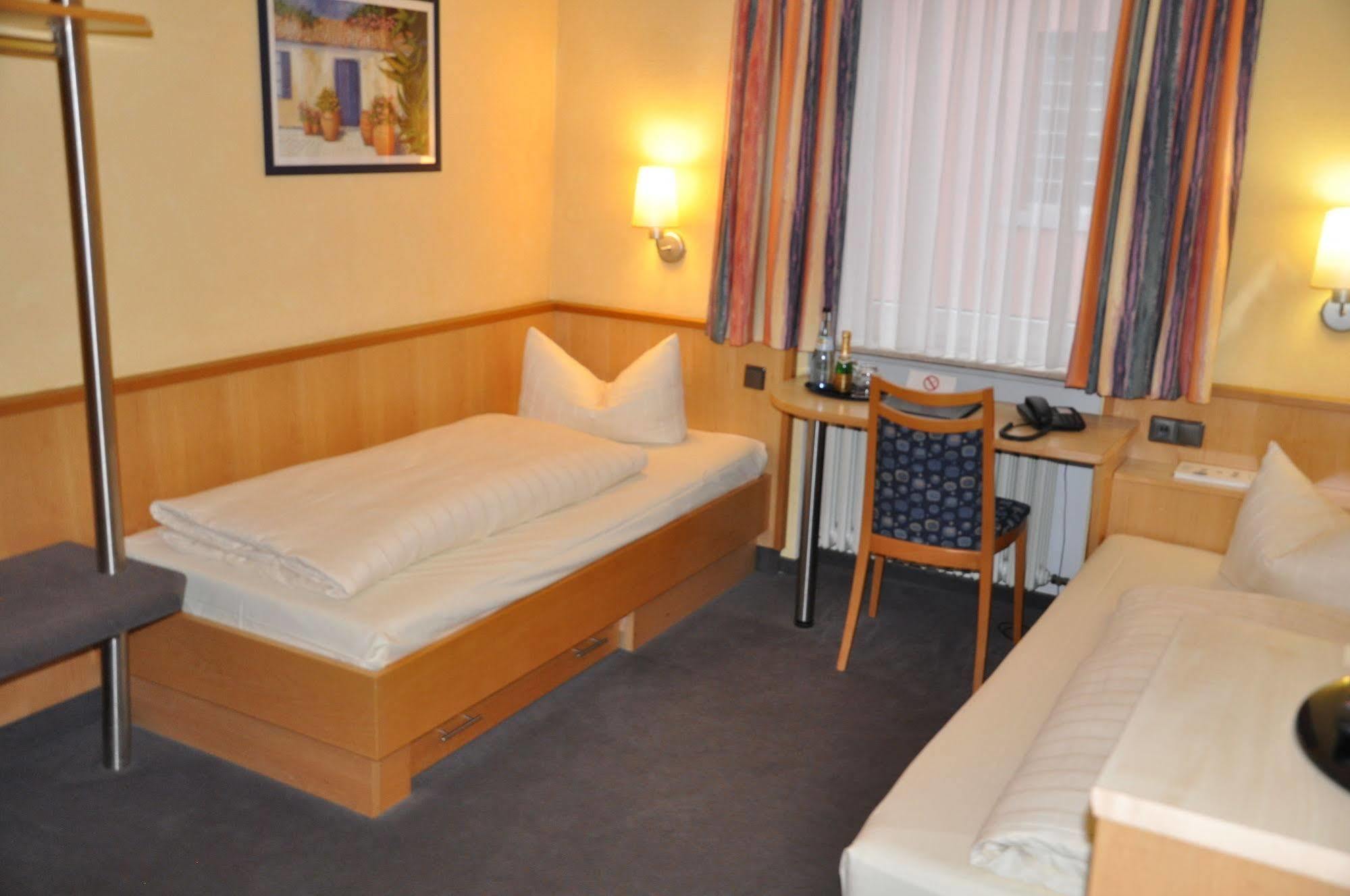 City Partner Hotel Strauss Wurtzburgo Exterior foto