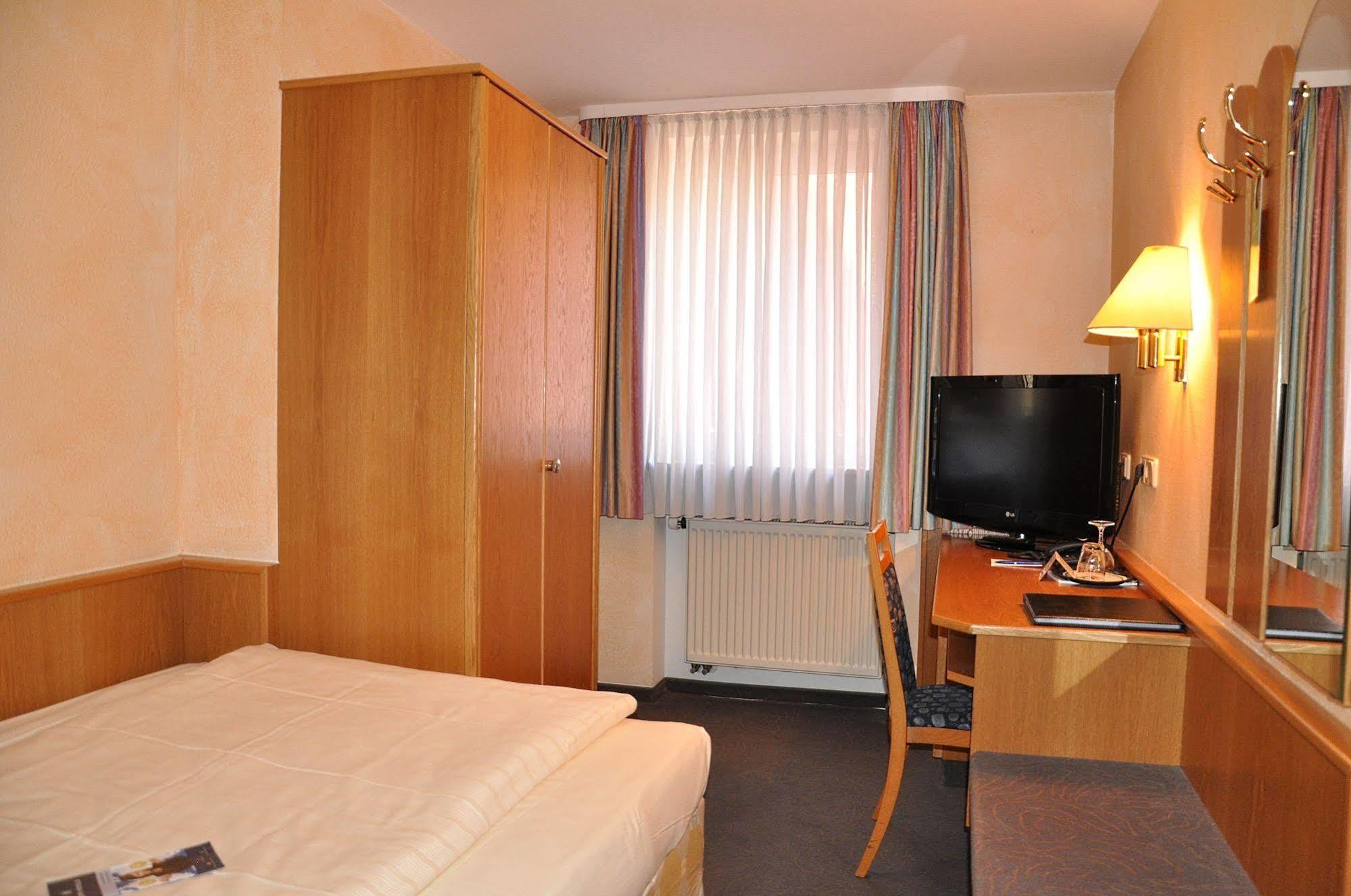 City Partner Hotel Strauss Wurtzburgo Exterior foto