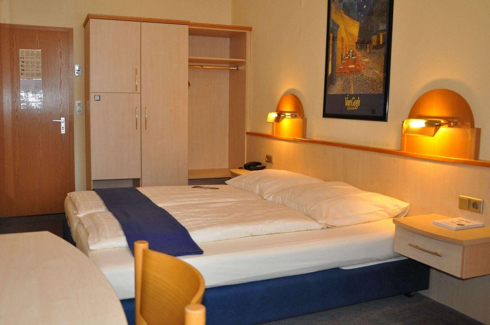 City Partner Hotel Strauss Wurtzburgo Exterior foto